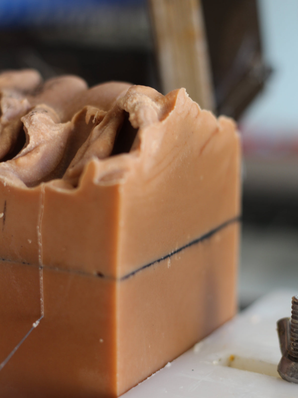 Barre de savon AMARATERRA découpée à la main à l'atelier