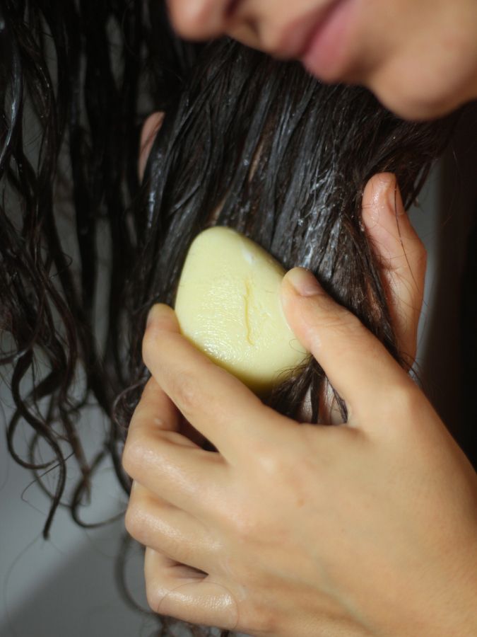 Après-shampoing solide démêlant et nourrissant, sans huile essentielle