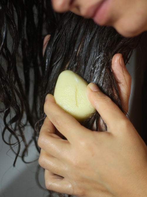 Après-shampoing solide démêlant et nourrissant, sans huile essentielle