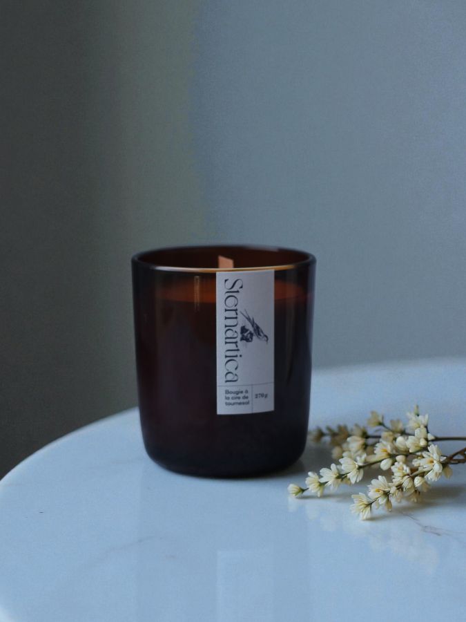 Bougie coulée à la main dans notre atelier en Drôme Provençale