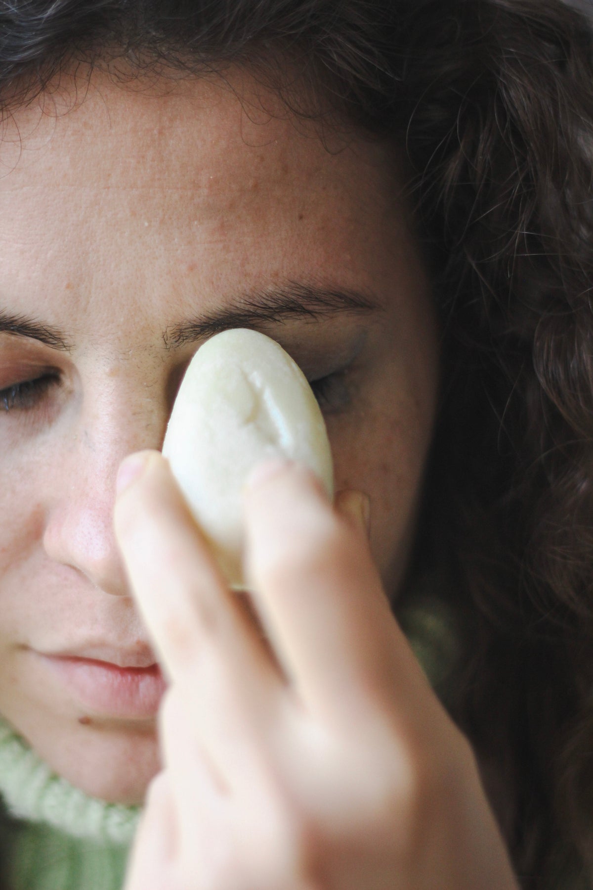 Démaquillant solide sans parfum pour yeux et peaux sensibles