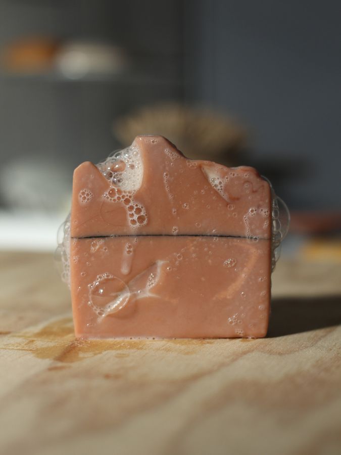 Savon détox saponifié à froid à l'argile rouge