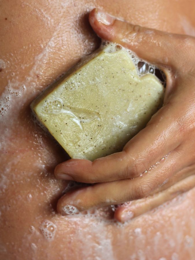 Savon exfoliant naturel visage et corps, saponifié à froid, 100 g
